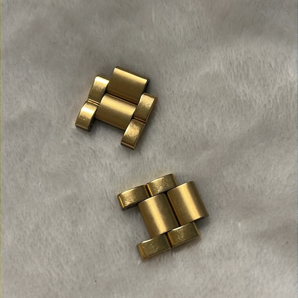 Women’s Michael Kors Watch (Gold Colored) - Picture 8 of 8